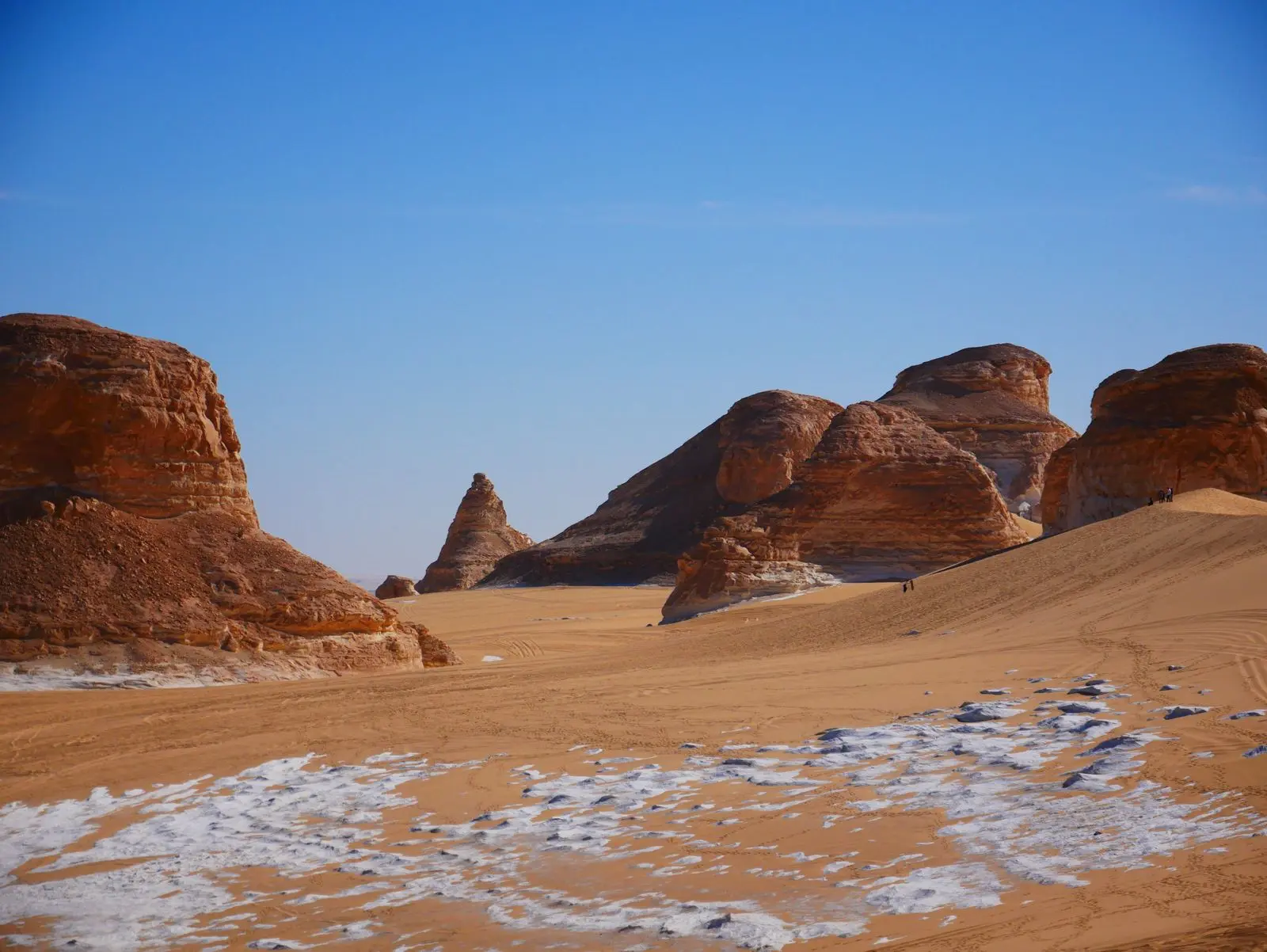 6 DAYS / 5 NIGHTS — CAIRO & LUXOR & white Desert & Bahariya OASIS & Dakhla & Kharga